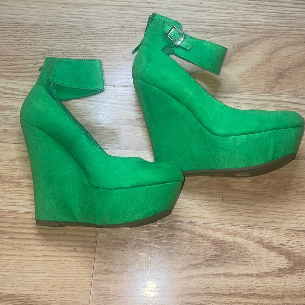 Breckelle’s Green Heels | Size 8